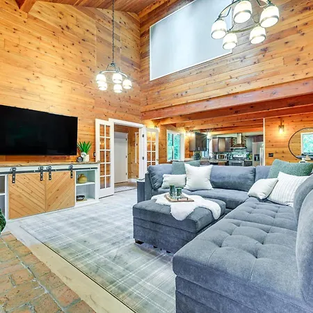 Harstine Island Home With Hot Tub And Beach Access!